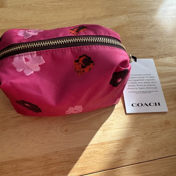Coach Make-Up bag - Picture 2 of 3